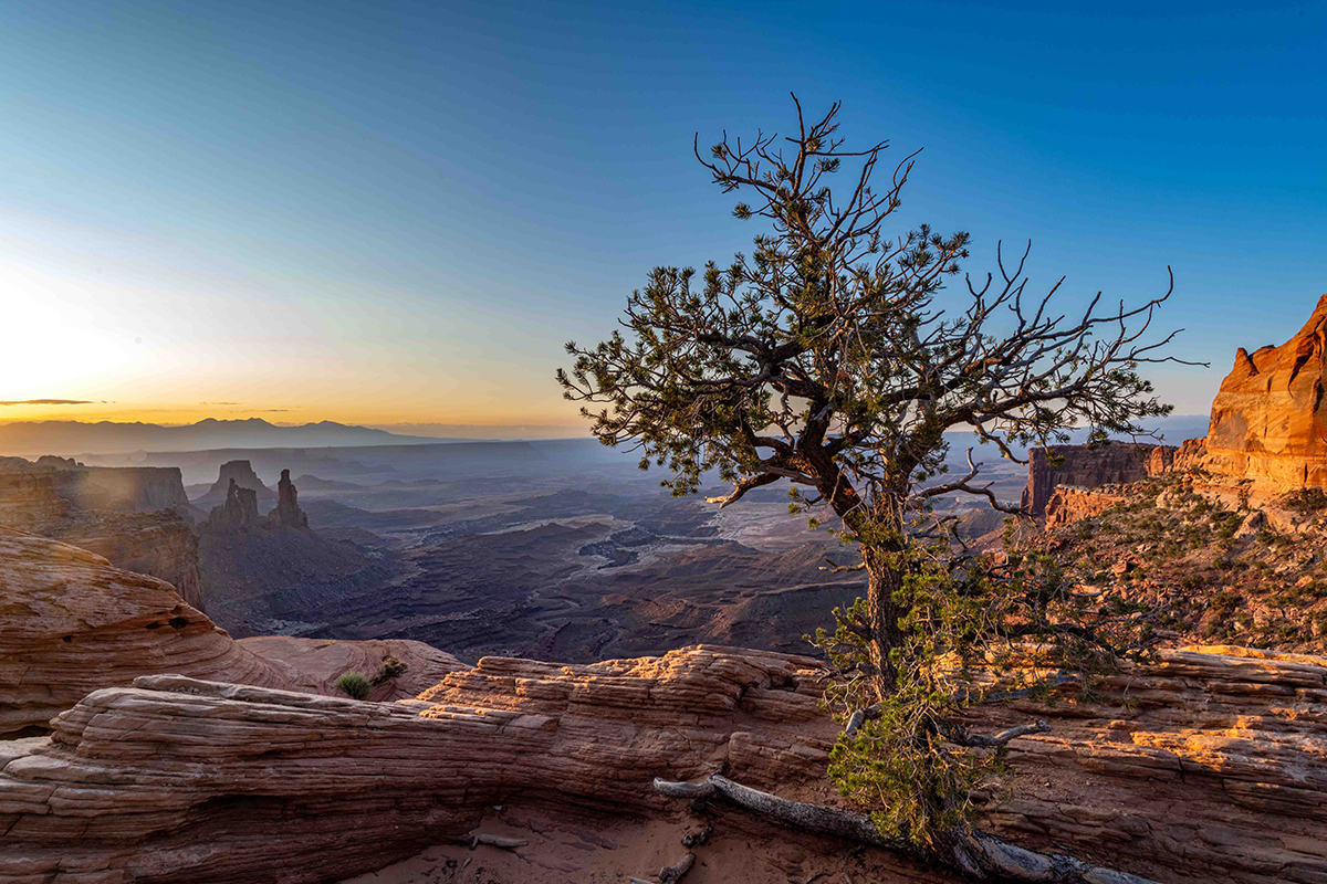 Einladung zur Fotoausstellung "Abseits ausgetretener Pfade"