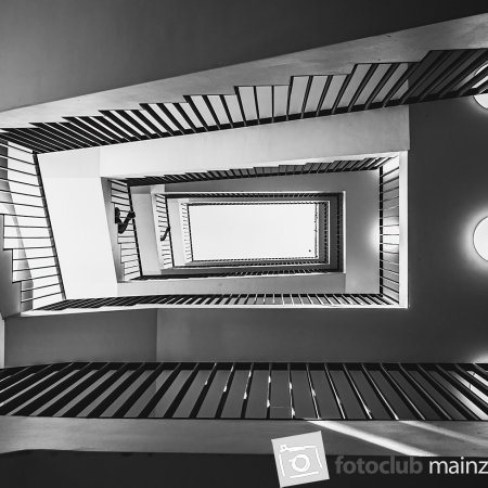 2024 Ausflug ins Staatstheater Mainz - Jutta Wirthl: &quot;Upstairs&quot;