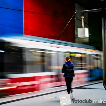 2024 U-Bahnfotografie Frankfurt - Arndt Schlüter &quot;Blau-Rot&quot;