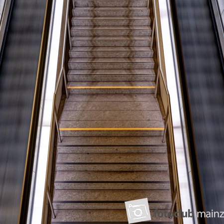 2024 U-Bahnfotografie Frankfurt - Marc Clement &quot;Fussgängerautobahn&quot;