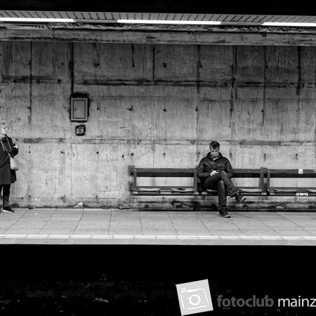 2024 U-Bahnfotografie Frankfurt - Marc Clement &quot;Wartende&quot;
