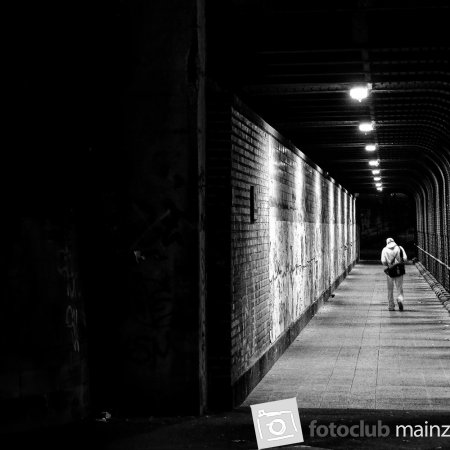 Passant bei Nacht